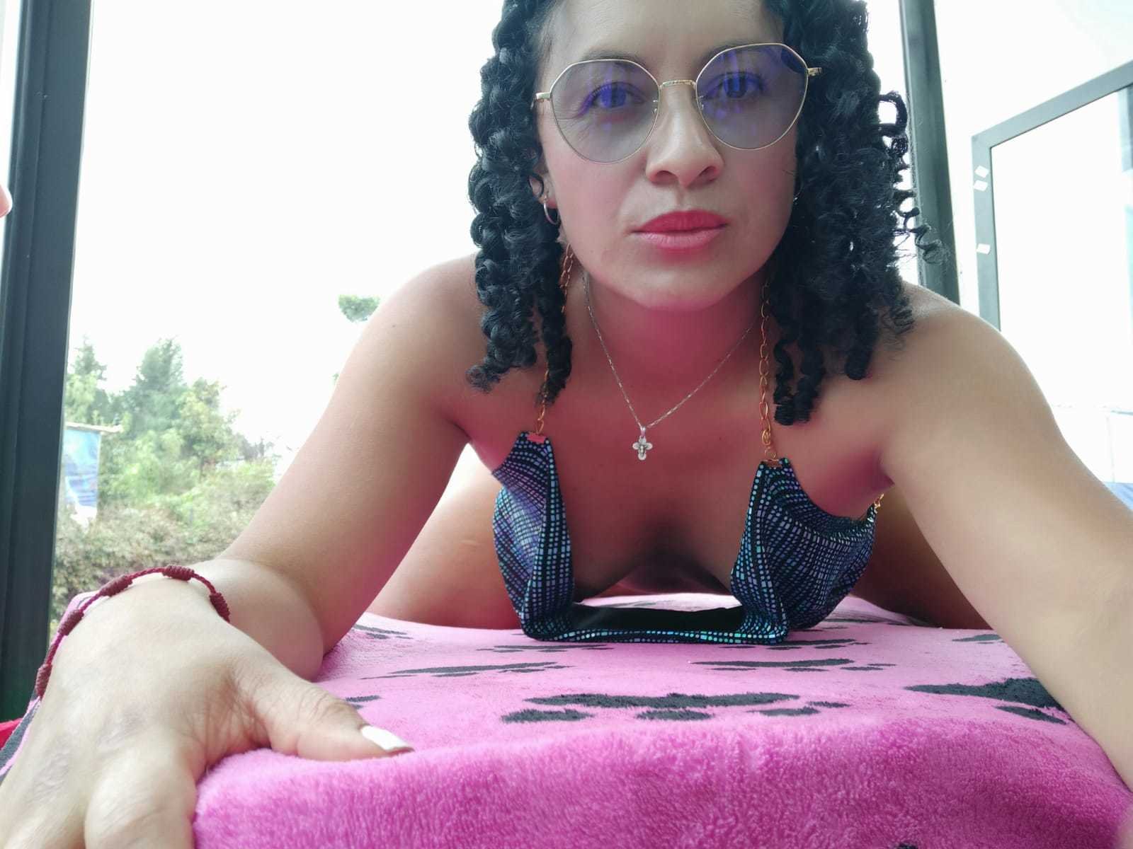 nikol32 photo 31