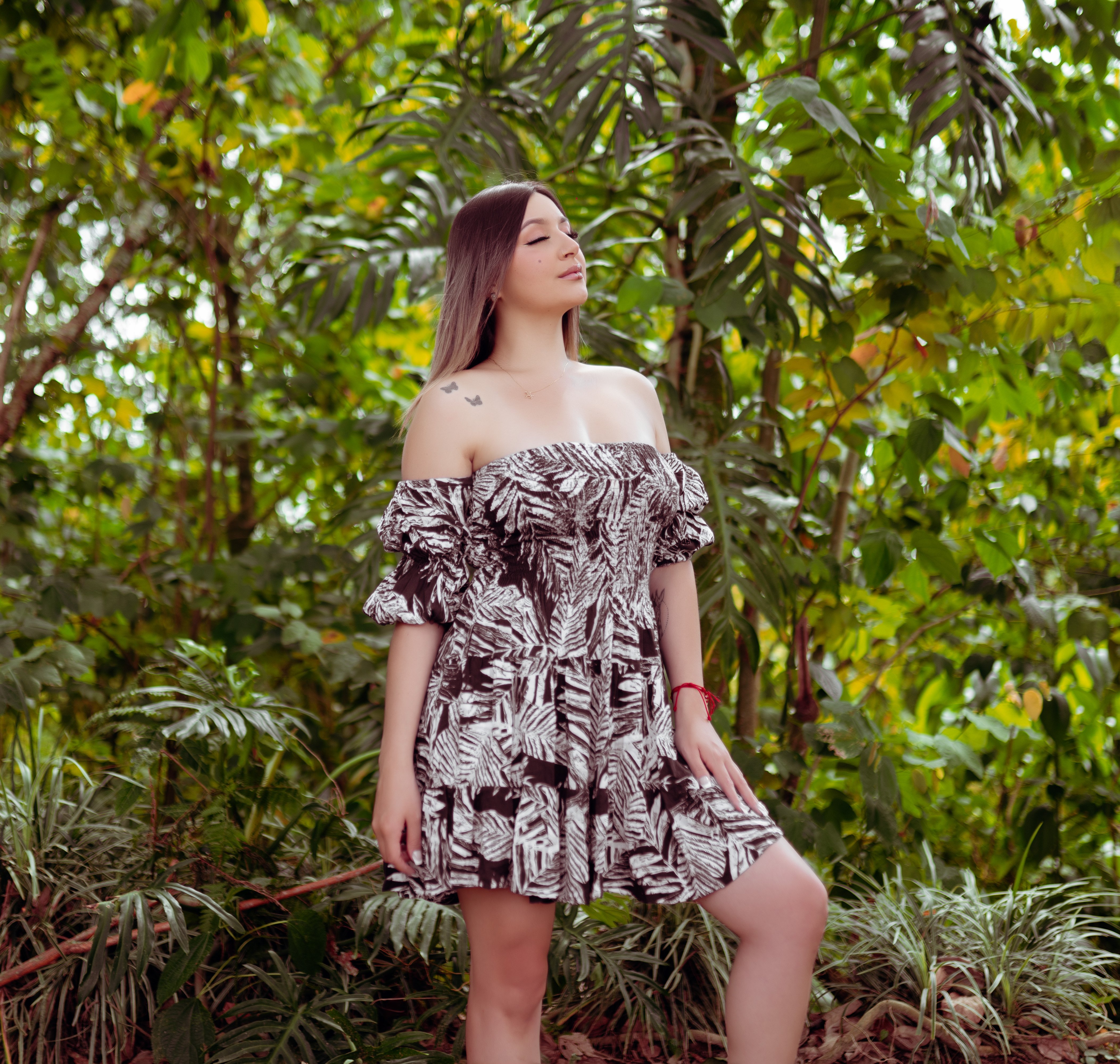 AnnieLeonii photo 35