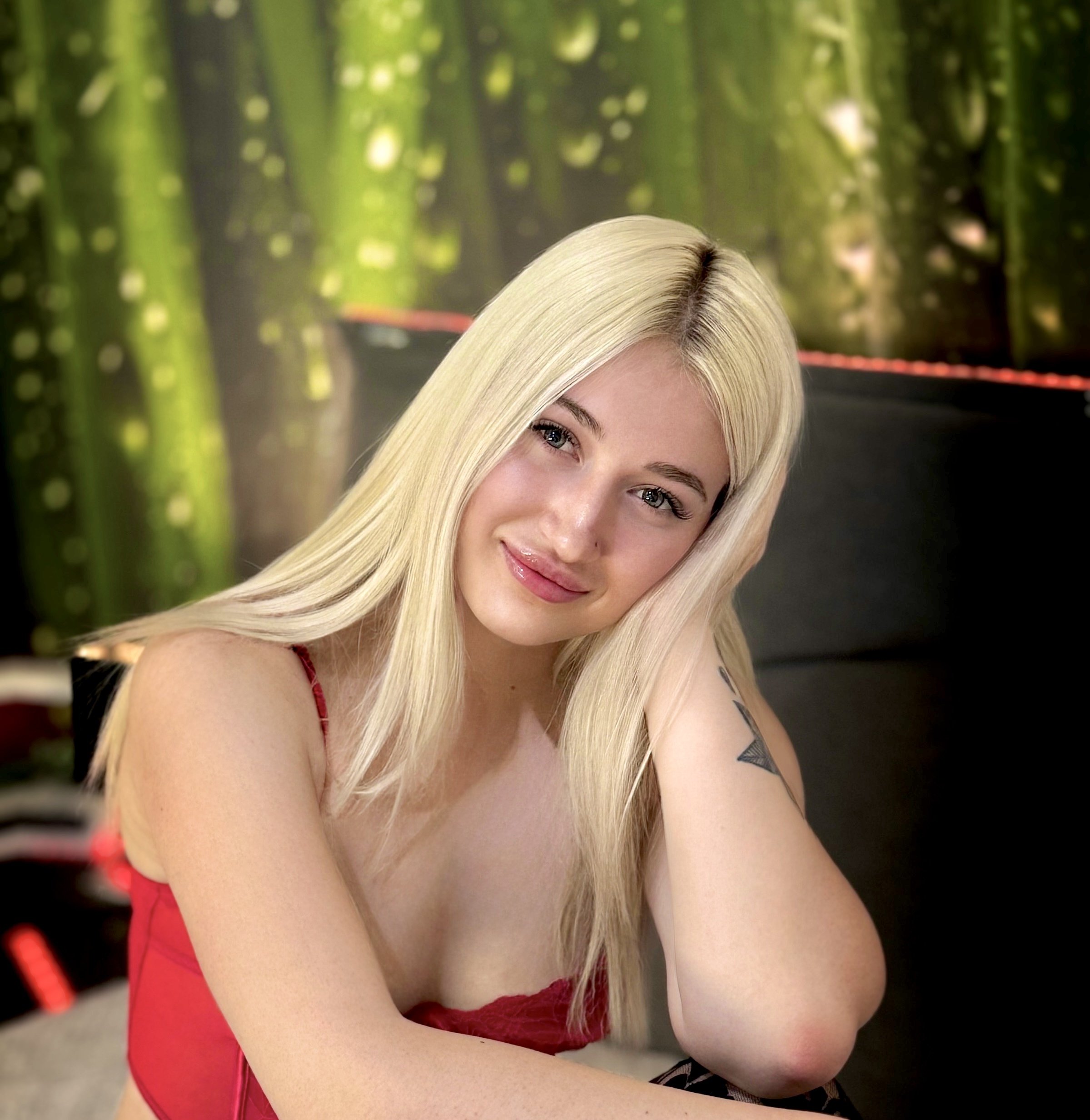 HollyTaillors photo 12