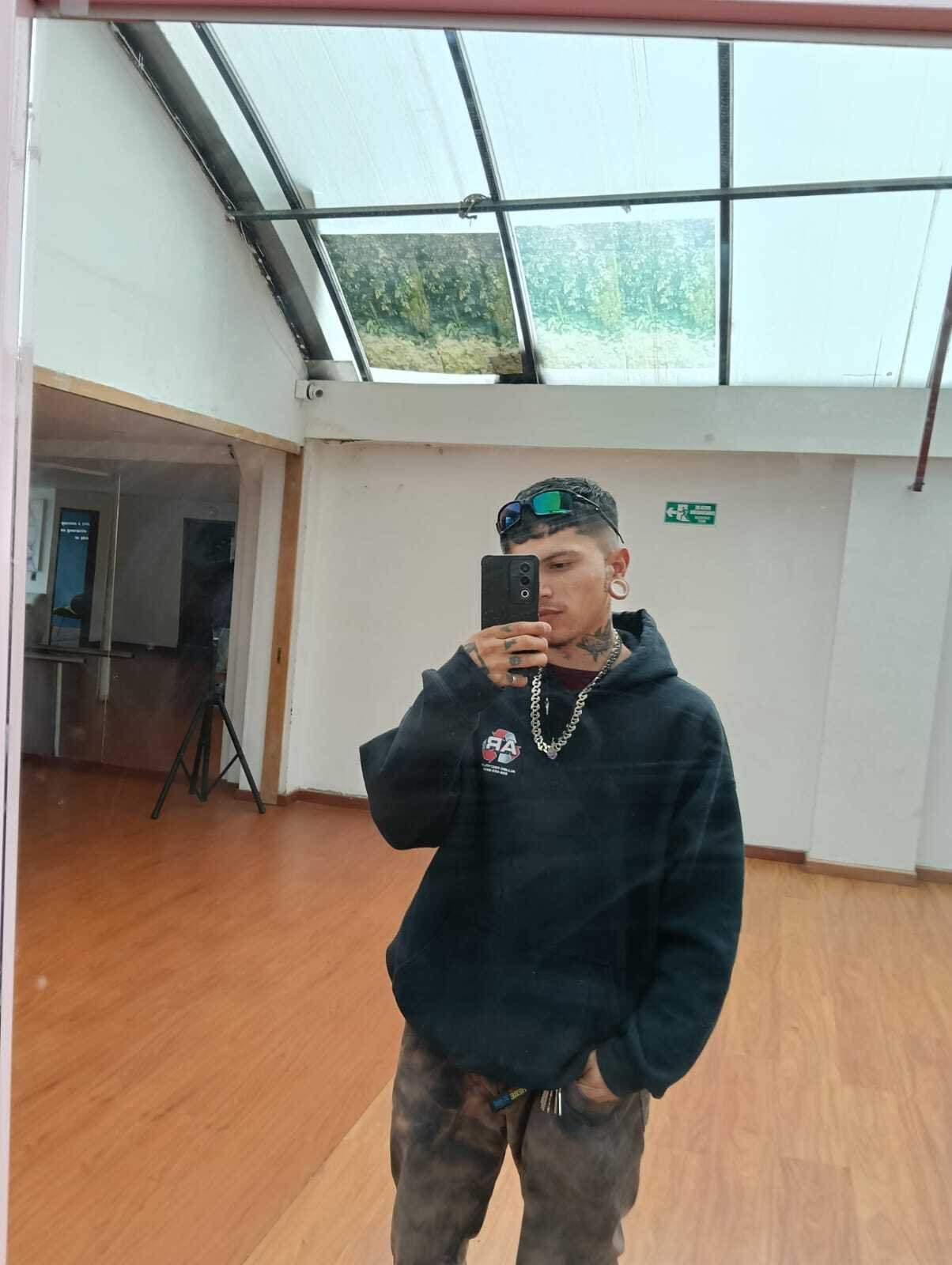 Valentino_knox photo 2