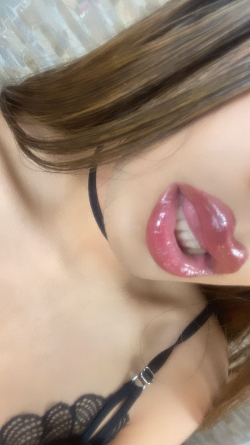 IsabelSexySmile photo 2