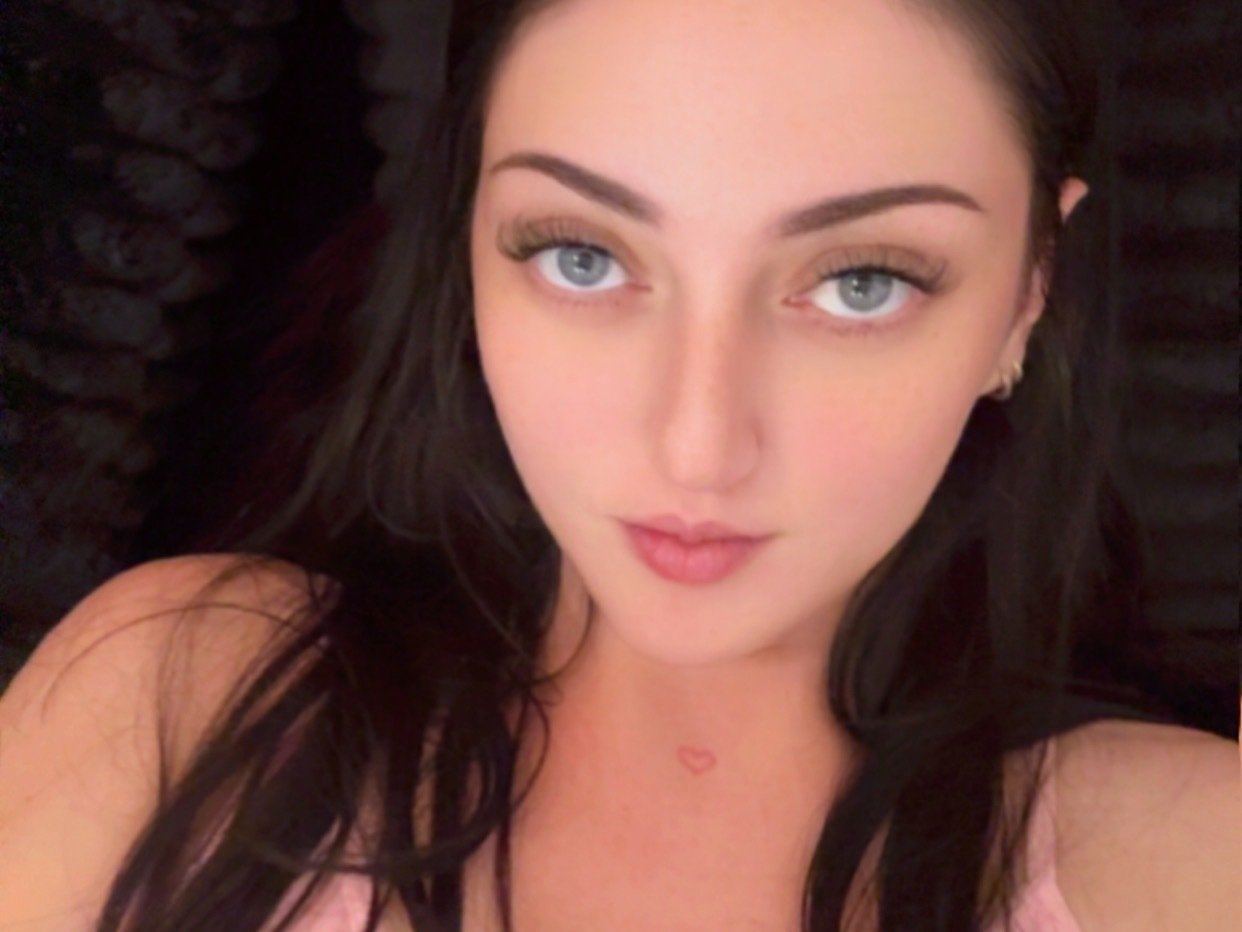 ToriMcQueenxo photo 1