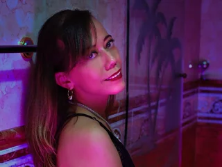 NICOLLEWAYY