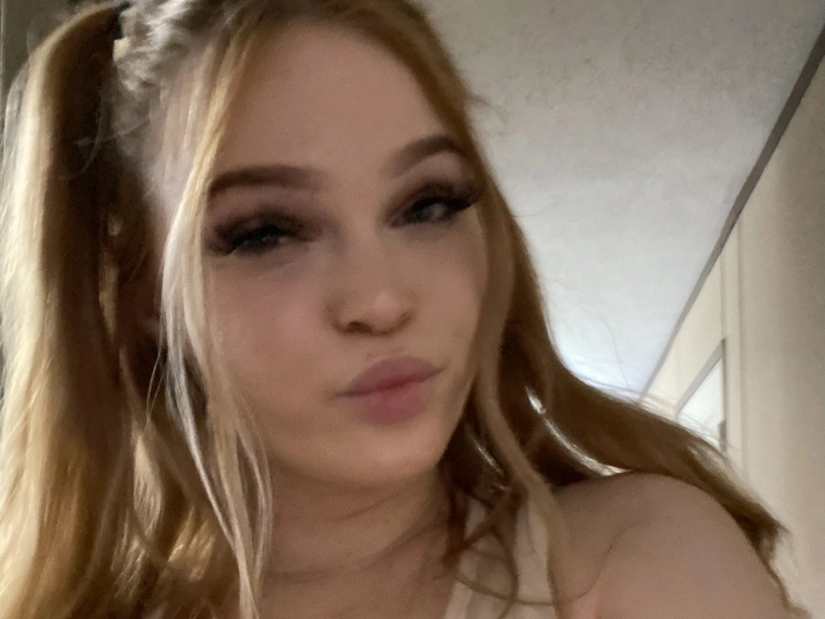 favvwhitegirll photo 1