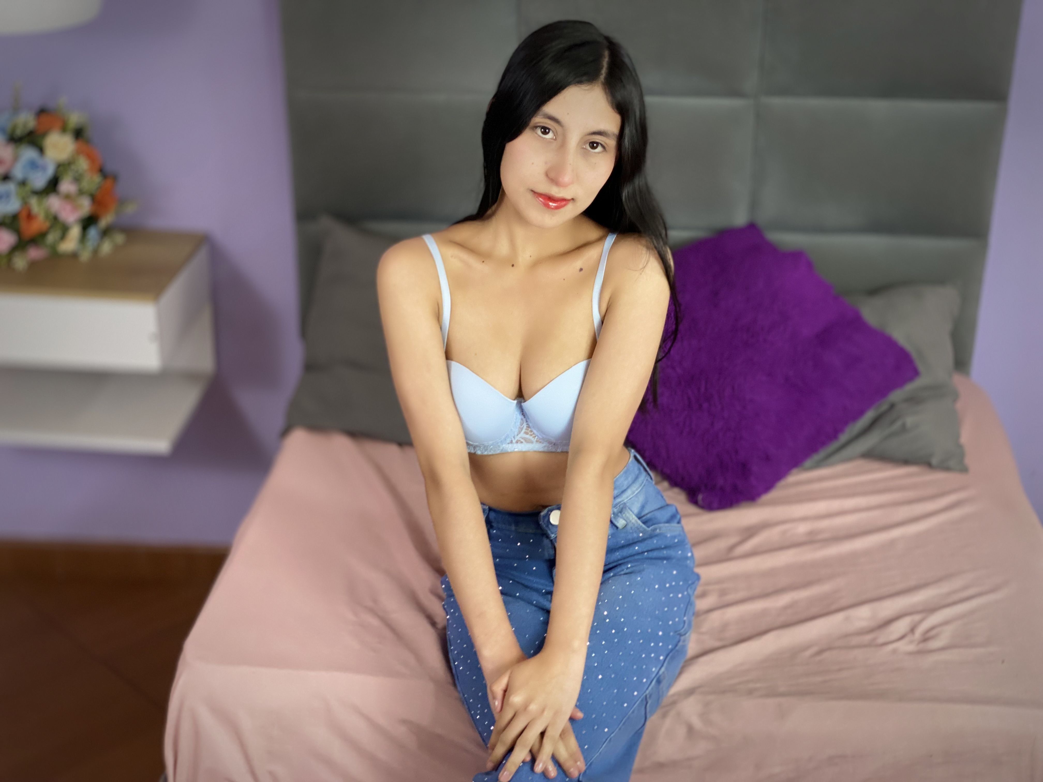 EllieBella photo 3