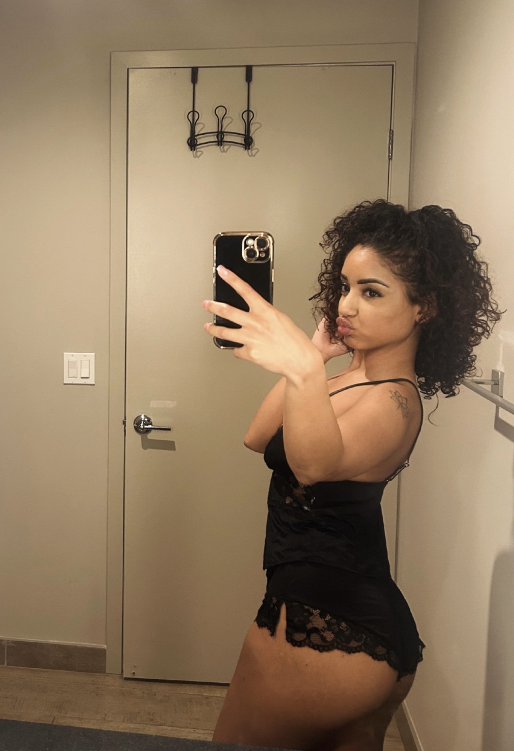 prettybabyalani photo 2