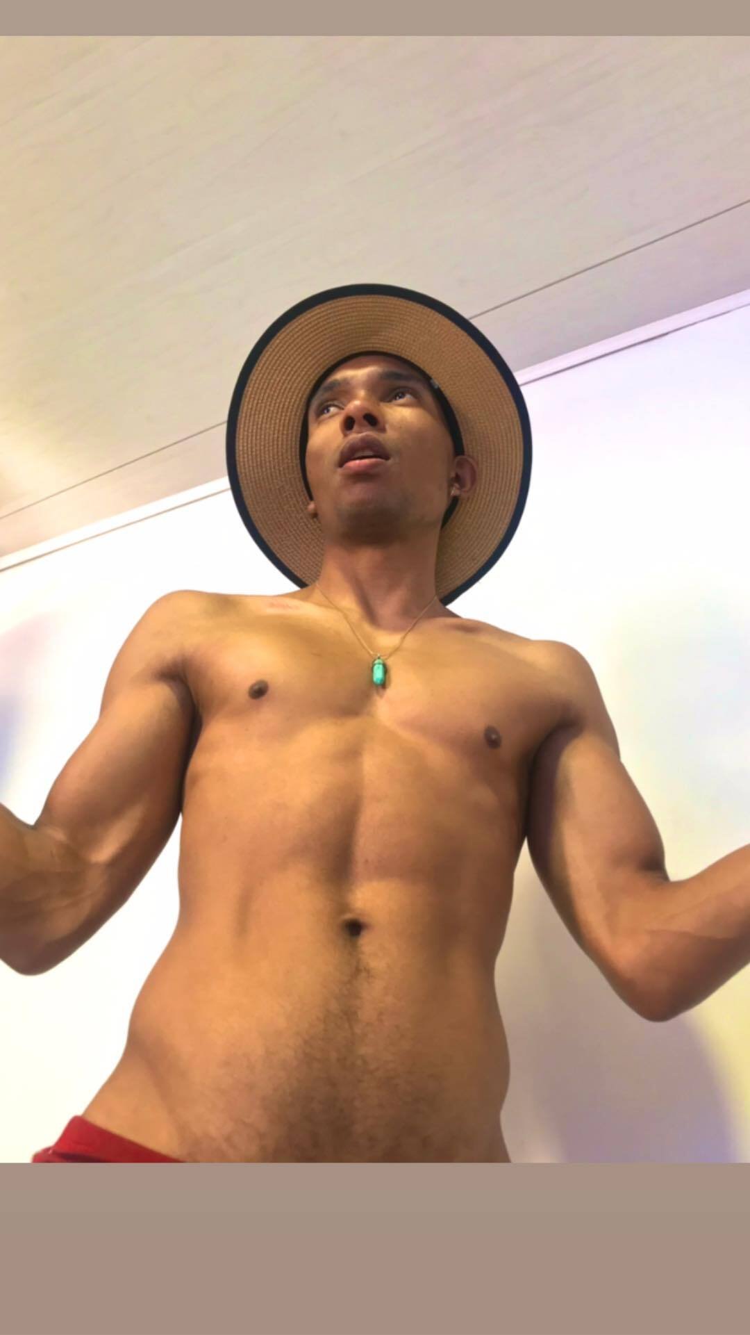 Aaronblack18 photo 1