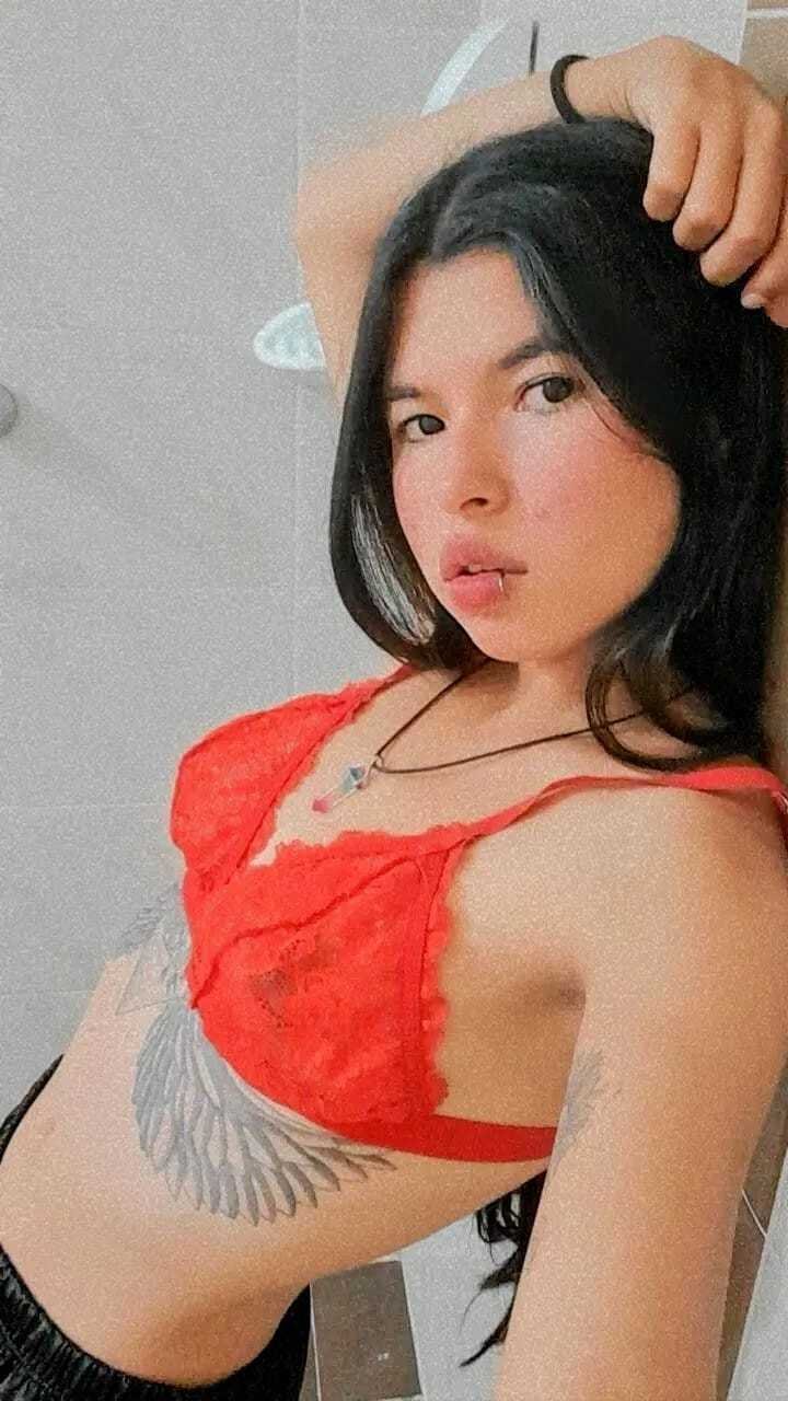 JuliaLane photo 17