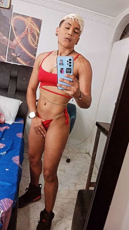 ZhoeSexyGirl photo 3