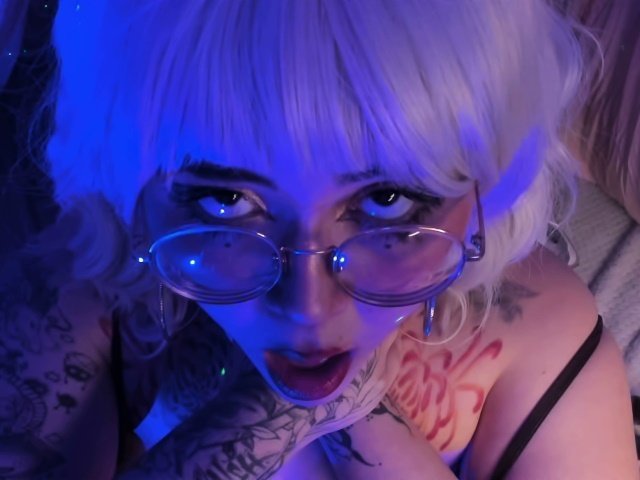 Charlottesinclair22 photo 1