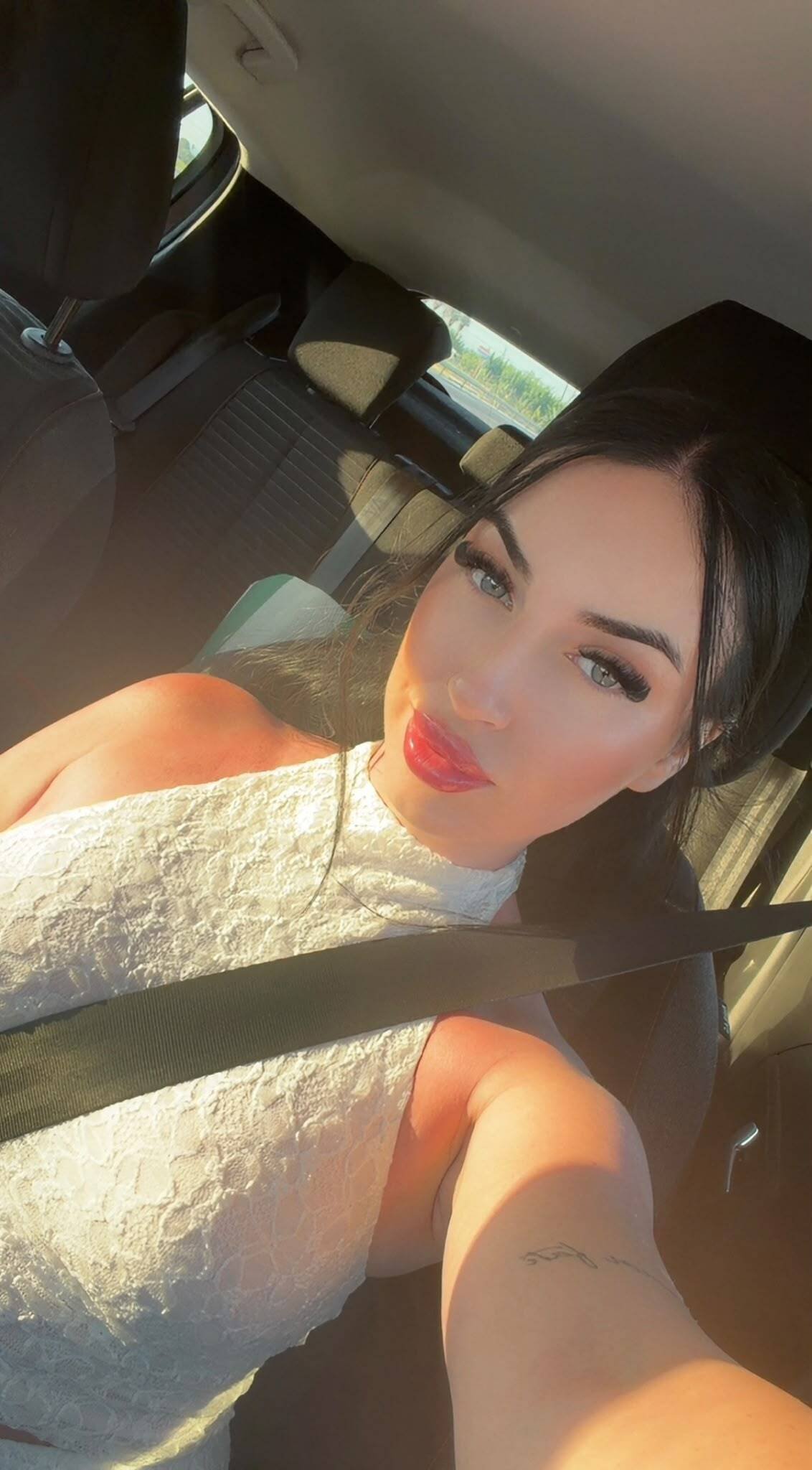 LilyL0u photo 7