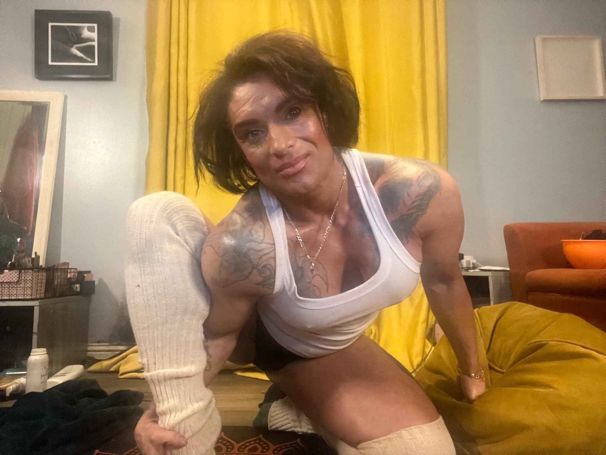NiceMuscleGirlXZXZ photo 2