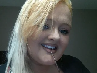 BustyBlondeBabe95