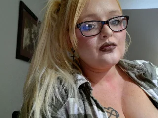 BustyBlondeBabe95