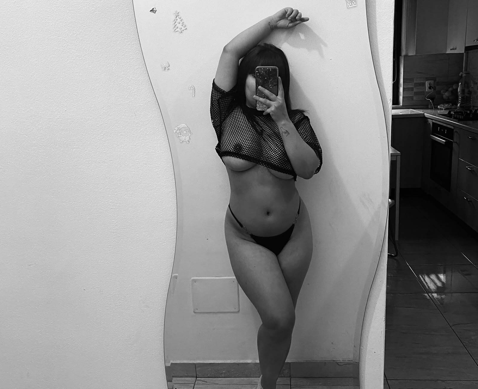 KiraMoonX photo 3