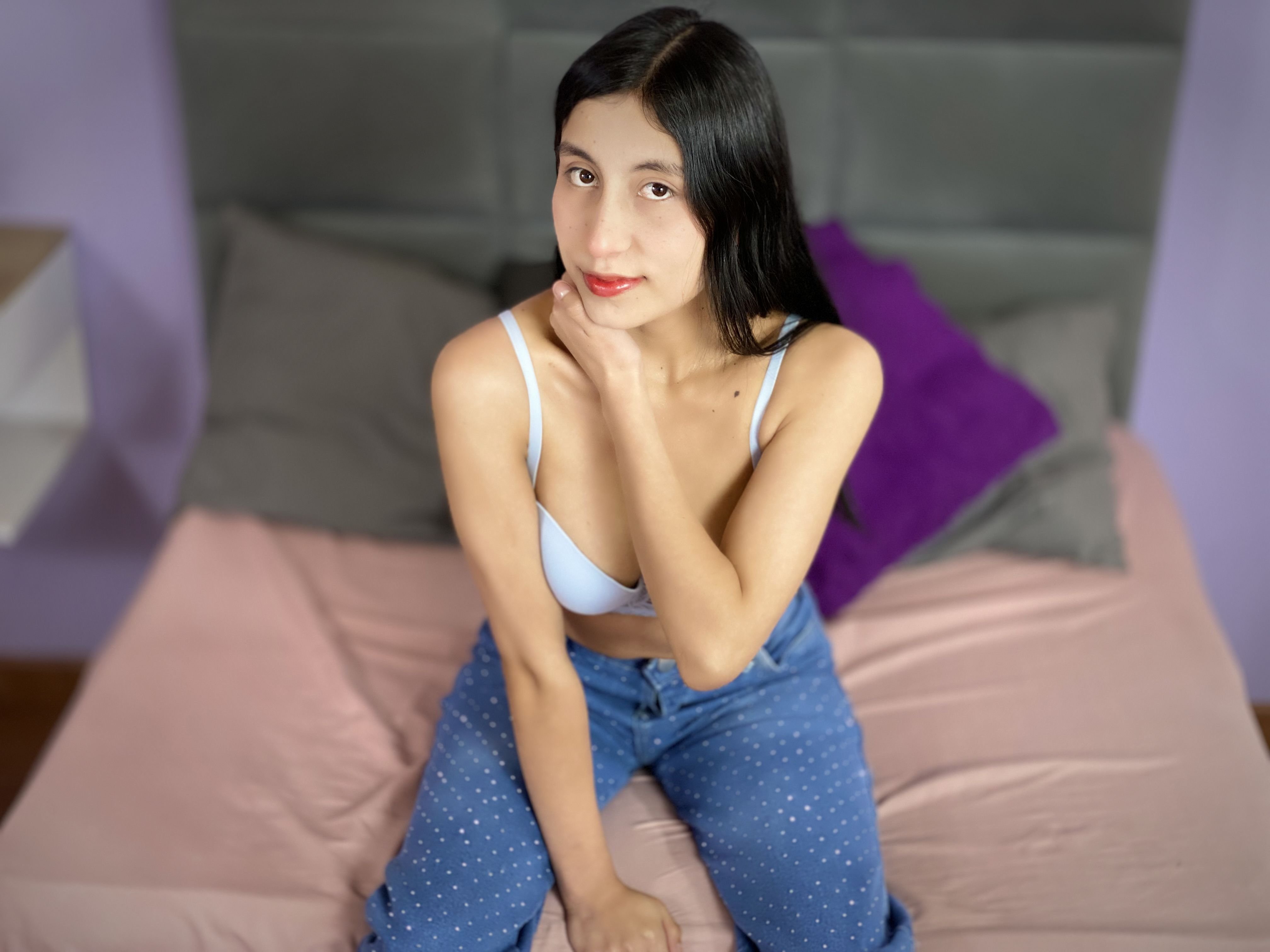 EllieBella photo 11