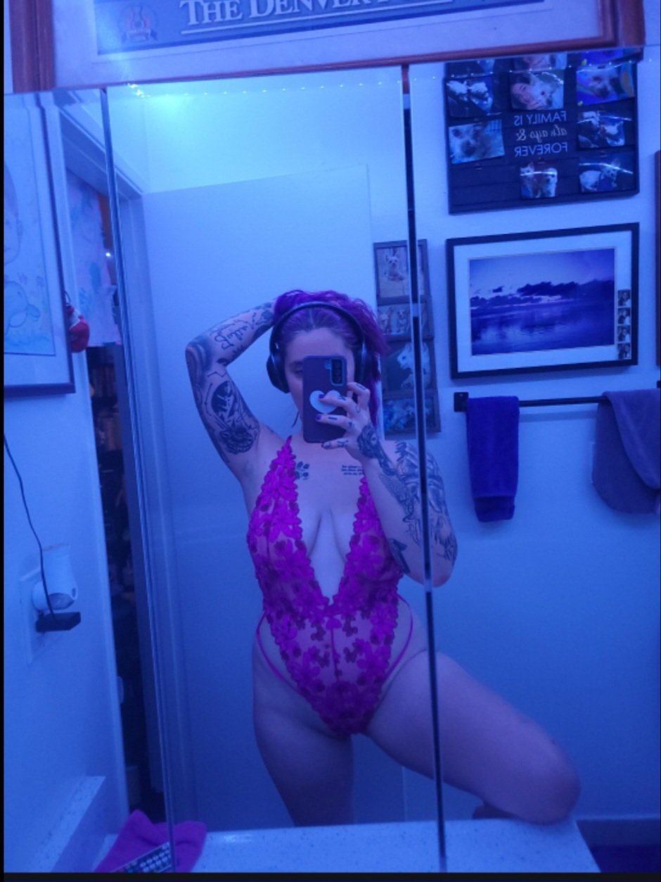 Brandi_Blade photo 3