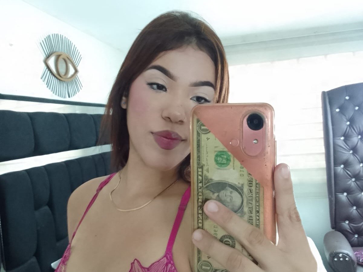 ashley_girl_queen photo 1