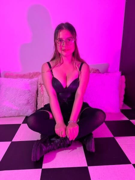 Melani_Becker photo 2