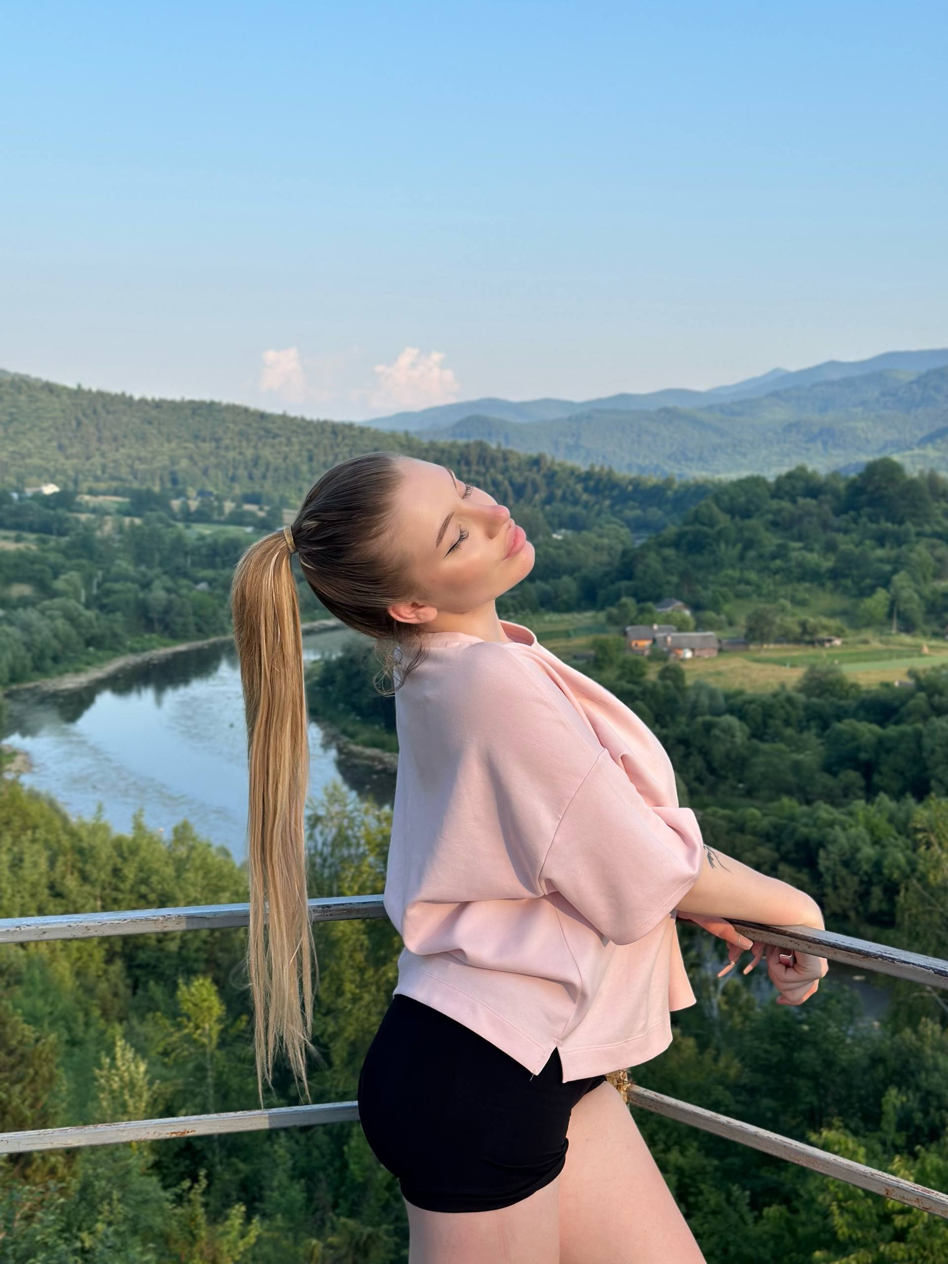 VelloraHaze photo 4