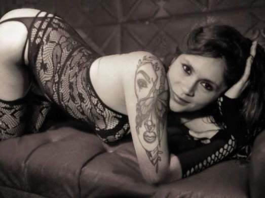 camila_dark photo 1