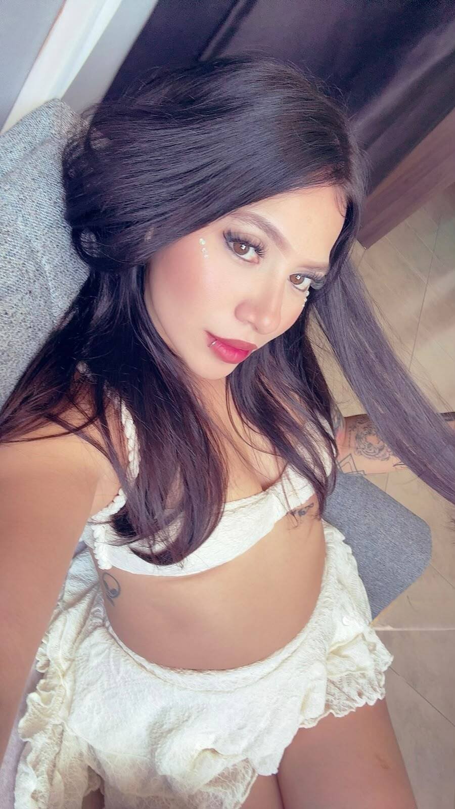 JuliAshton photo 31