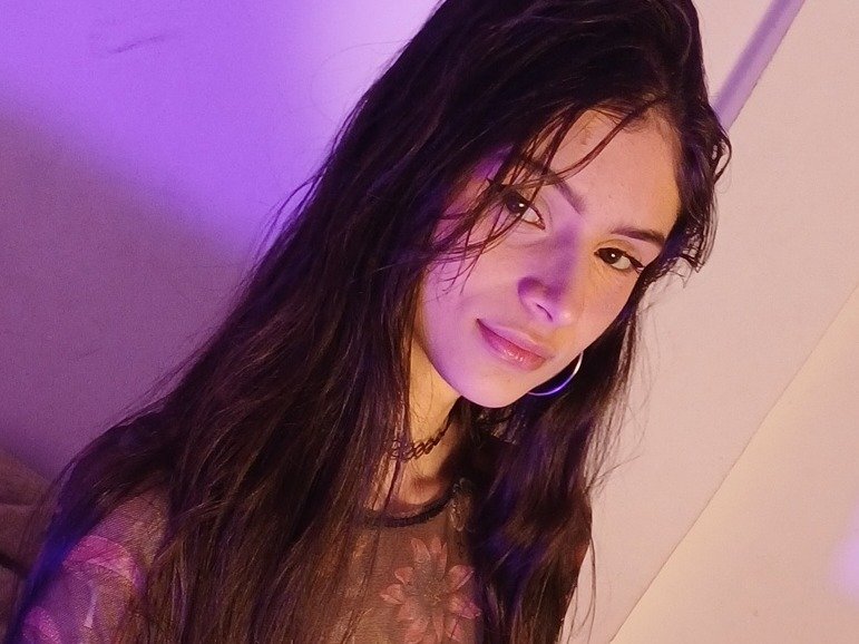WhiteKity photo 1