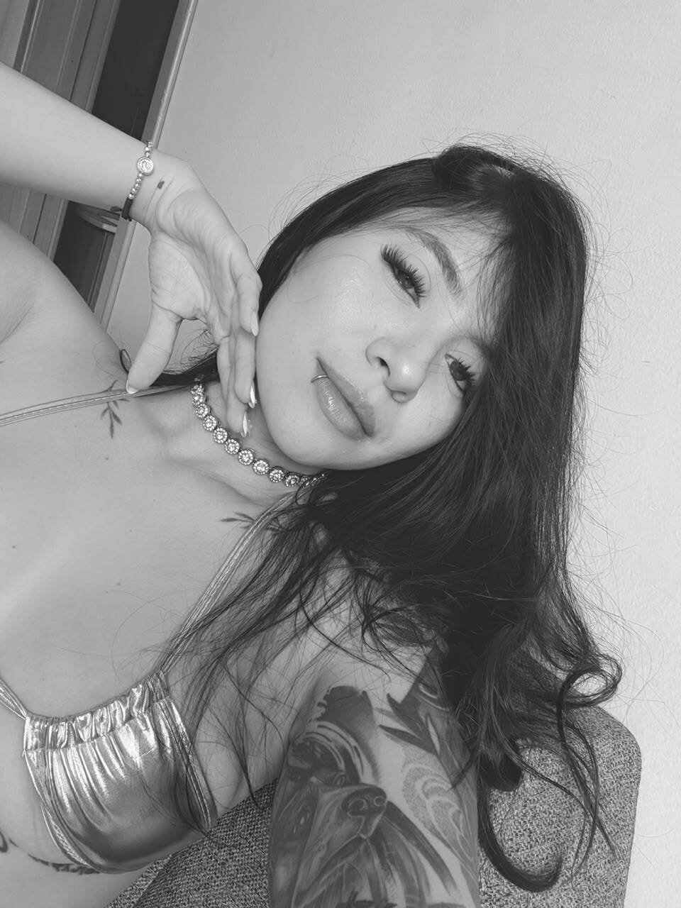 JuliAshton photo 29