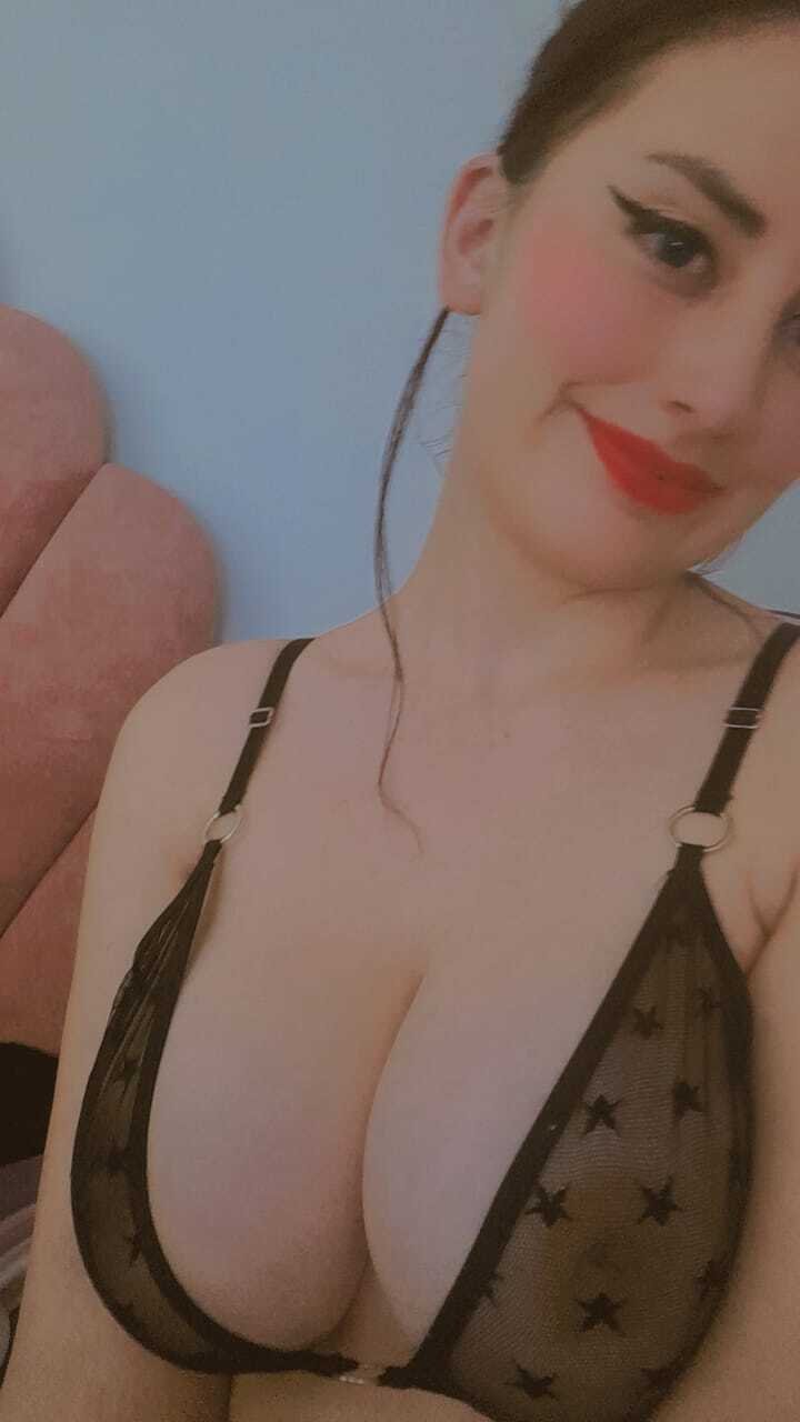 KatiaJones18 photo 100