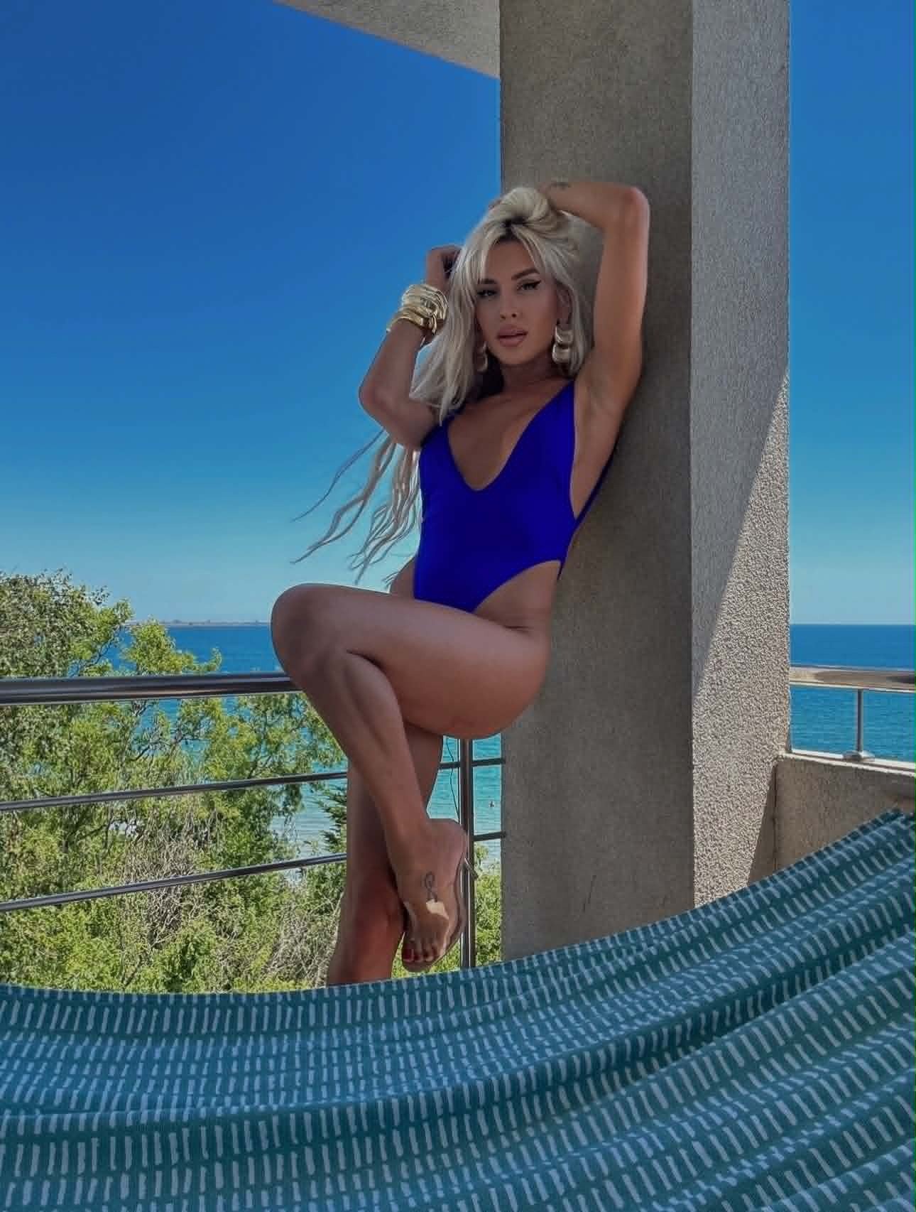 BlondequeenTG photo 7