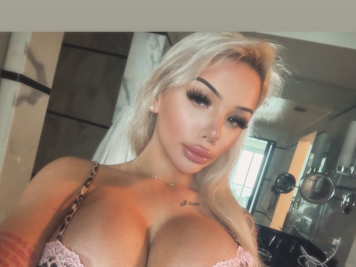 Emmagray22 photo 2