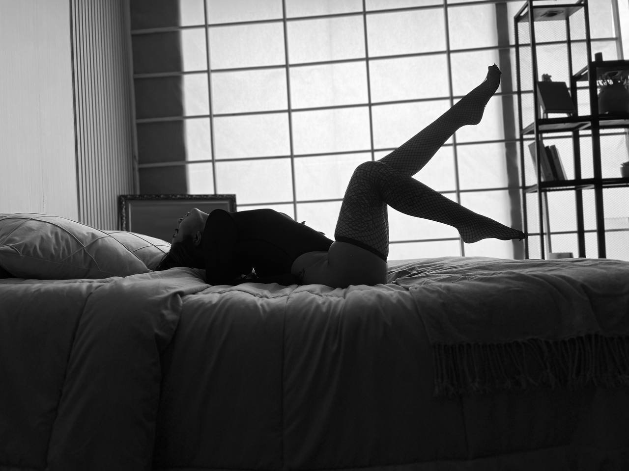 NiniThomson photo 141