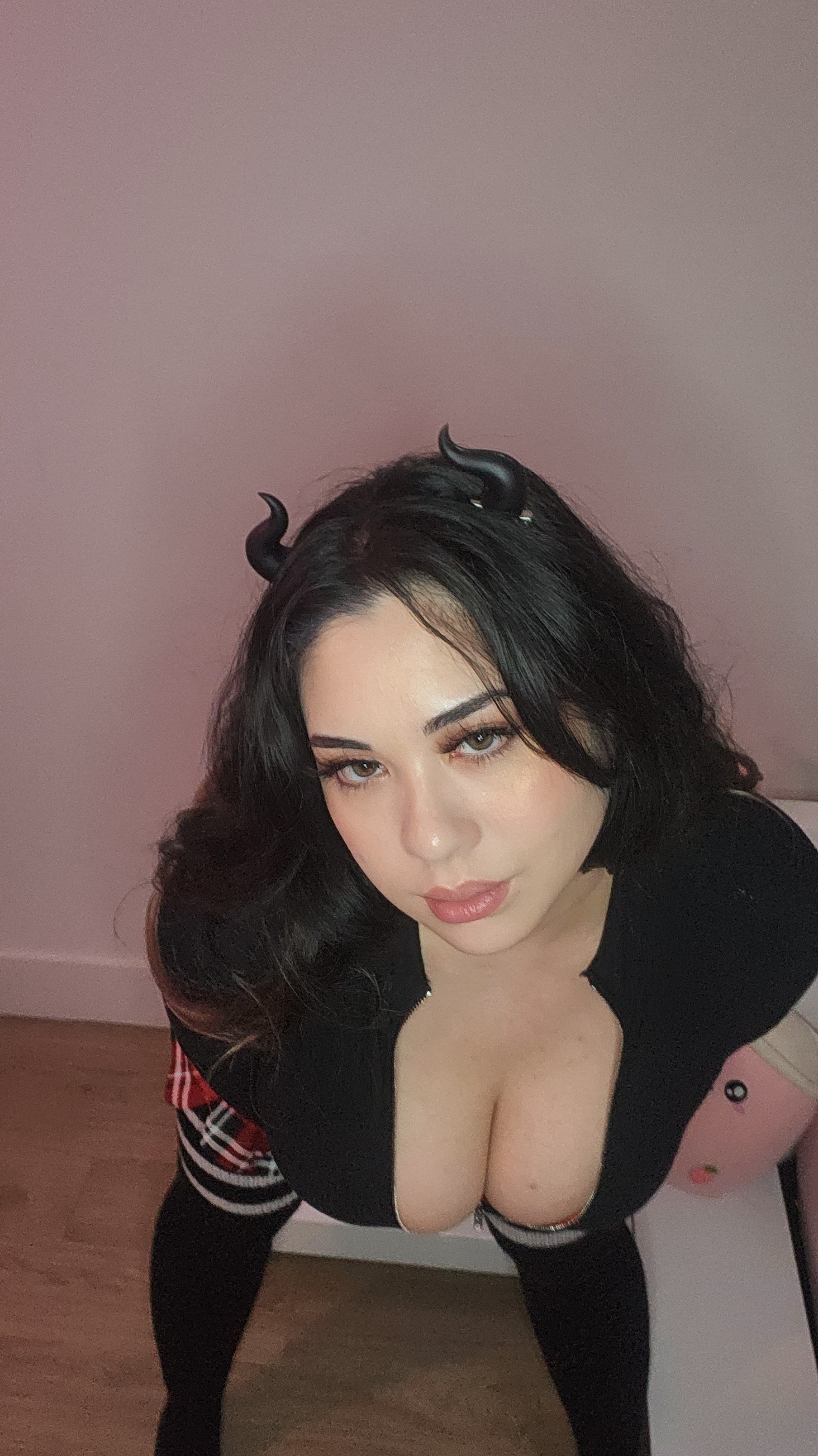 Couchwaifu photo 4