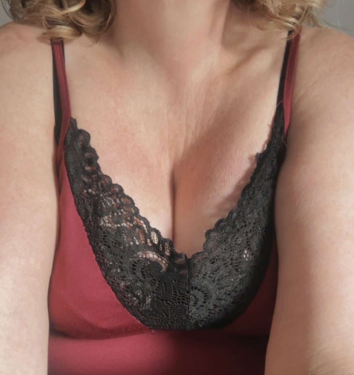 Curlyblonde22 photo 1
