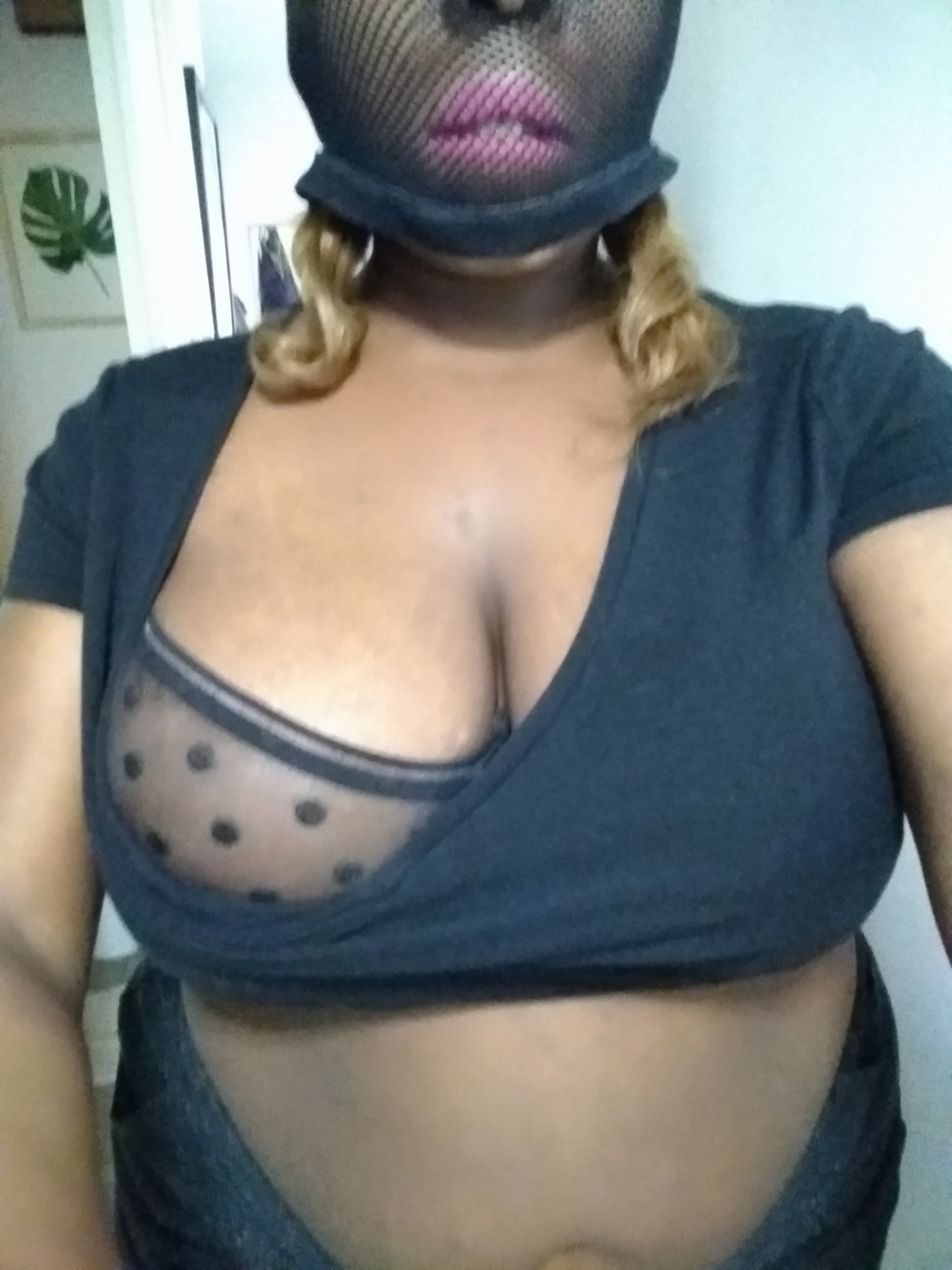 CurvyStranger photo 2