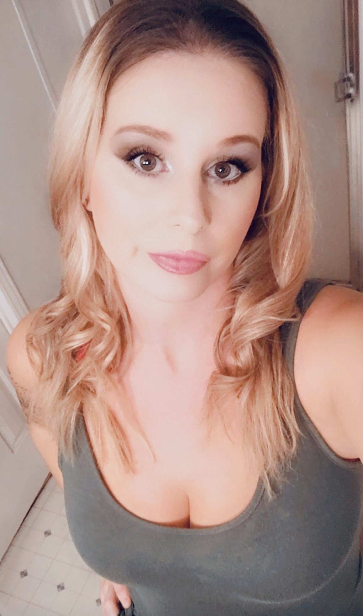Hottyhousewife18 photo 3