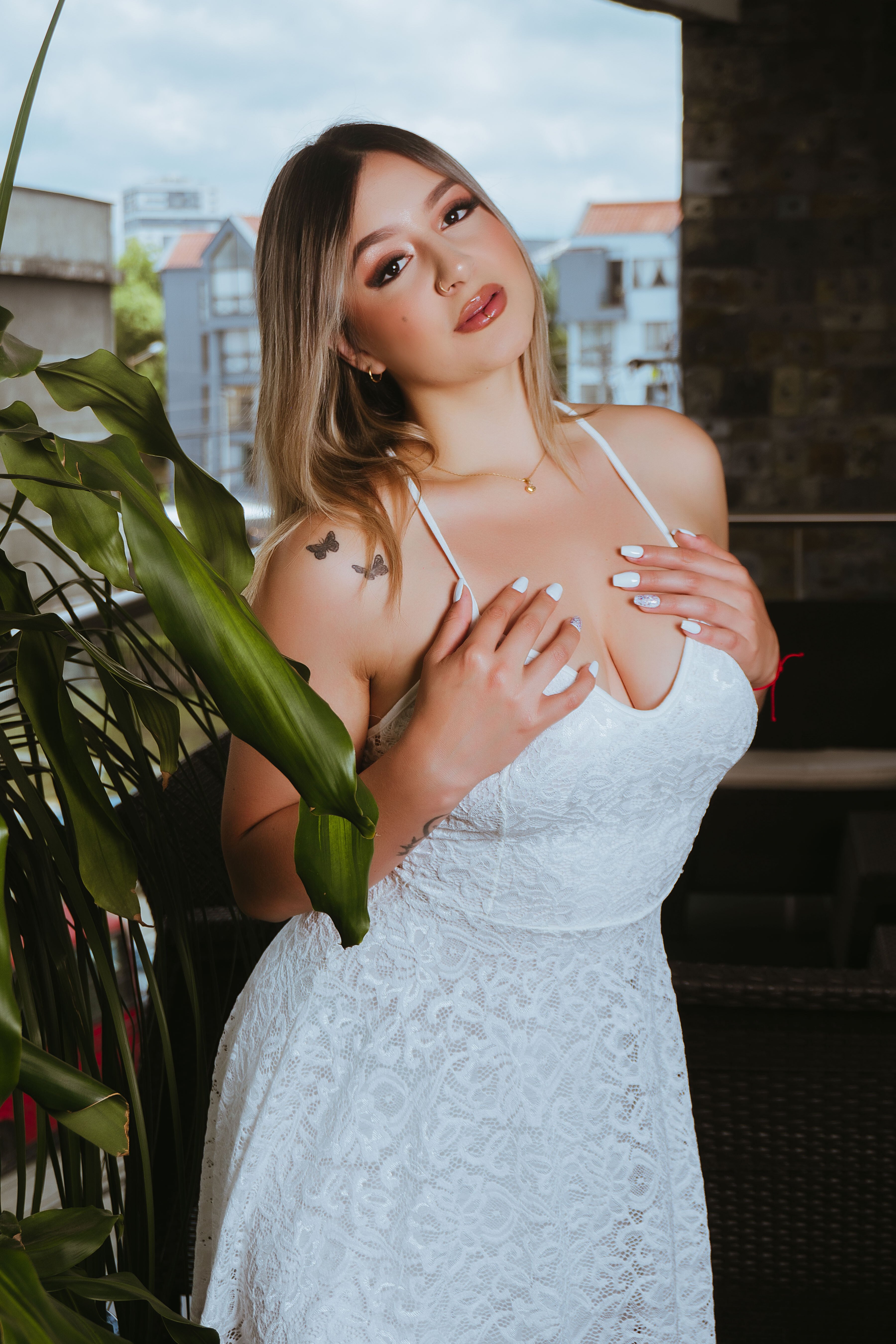 AnnieLeonii photo 2
