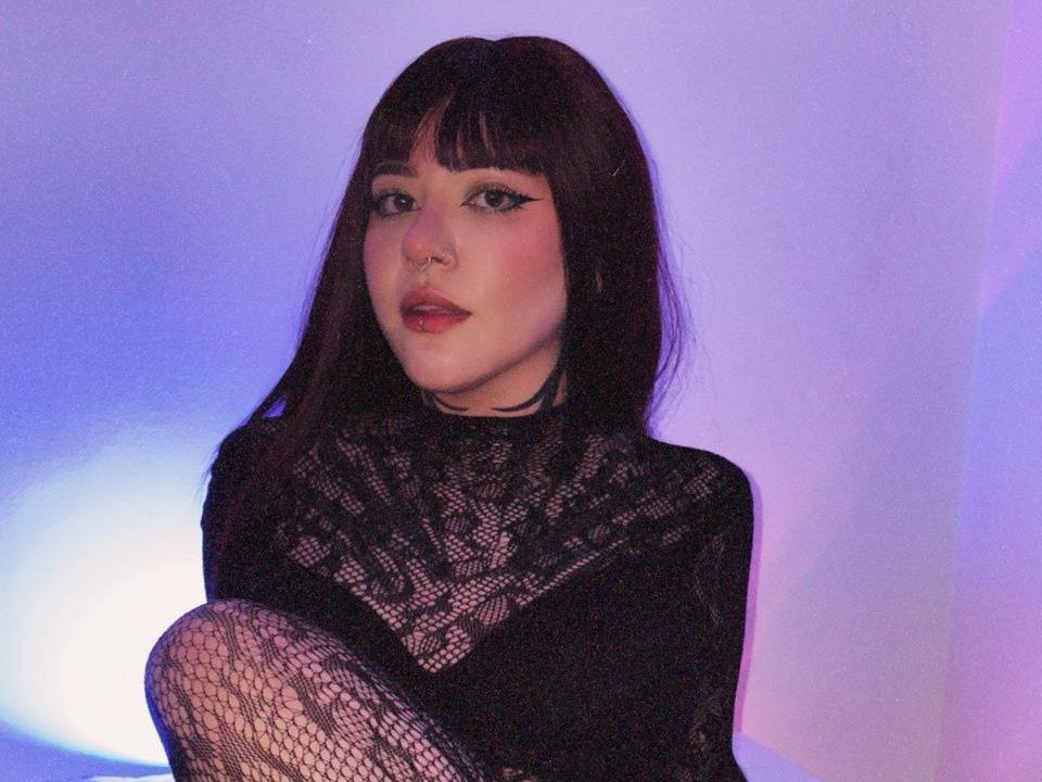 Goth_Velvet photo 3