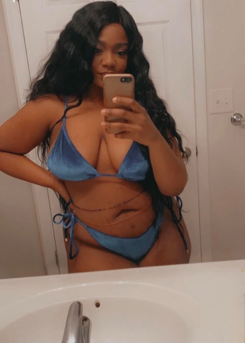 AlexisBanks143 photo 1