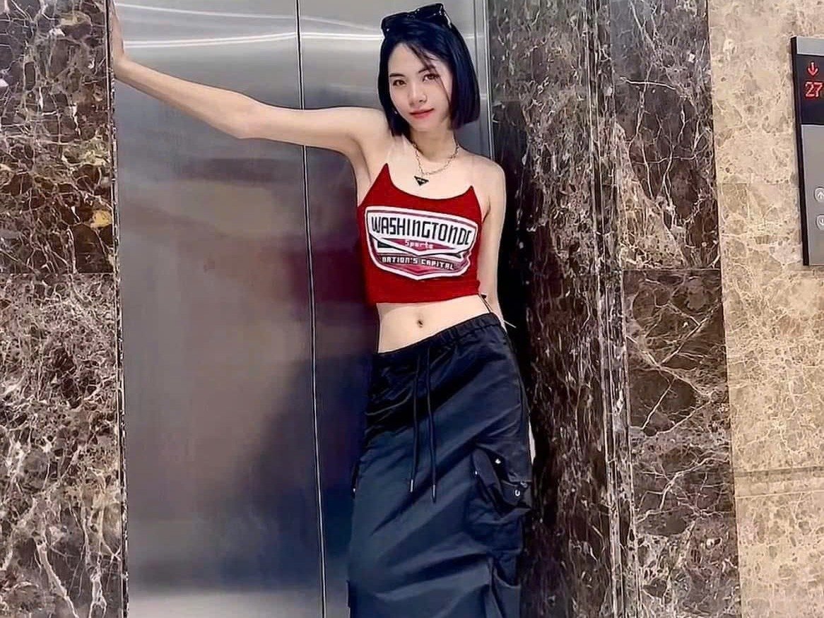 CaraYoung photo 1
