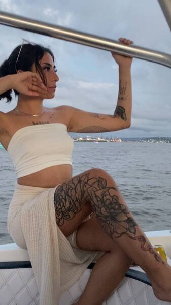 NiniThomson photo 133