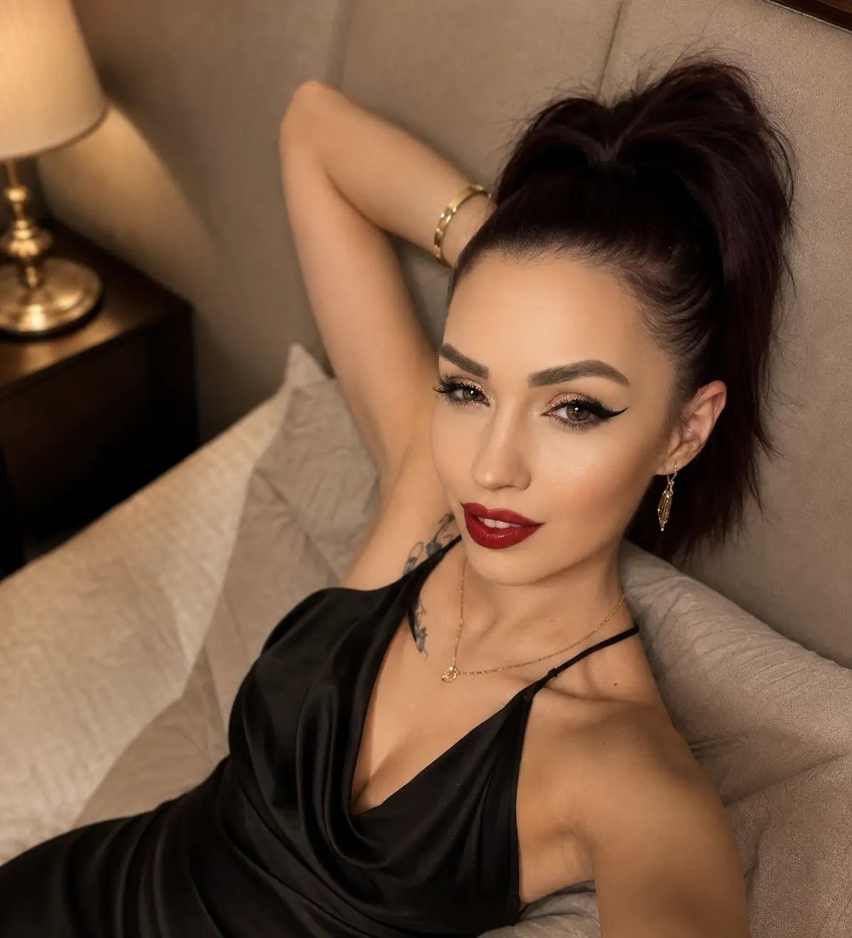 MeghanLuxe photo 7