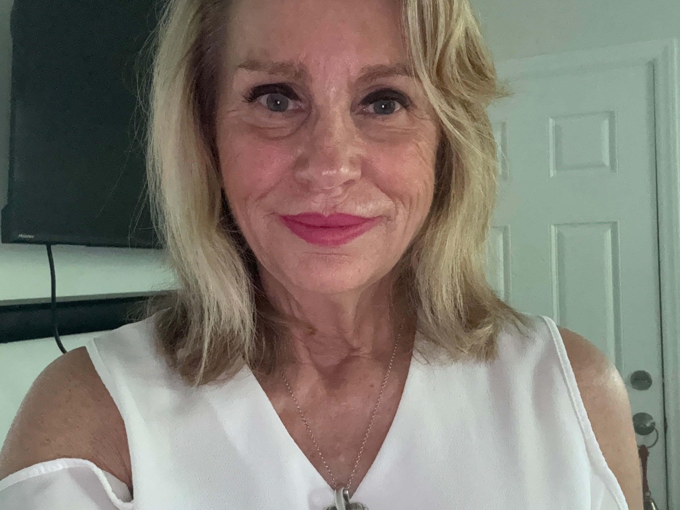 Hotblondemilf1962 photo 1