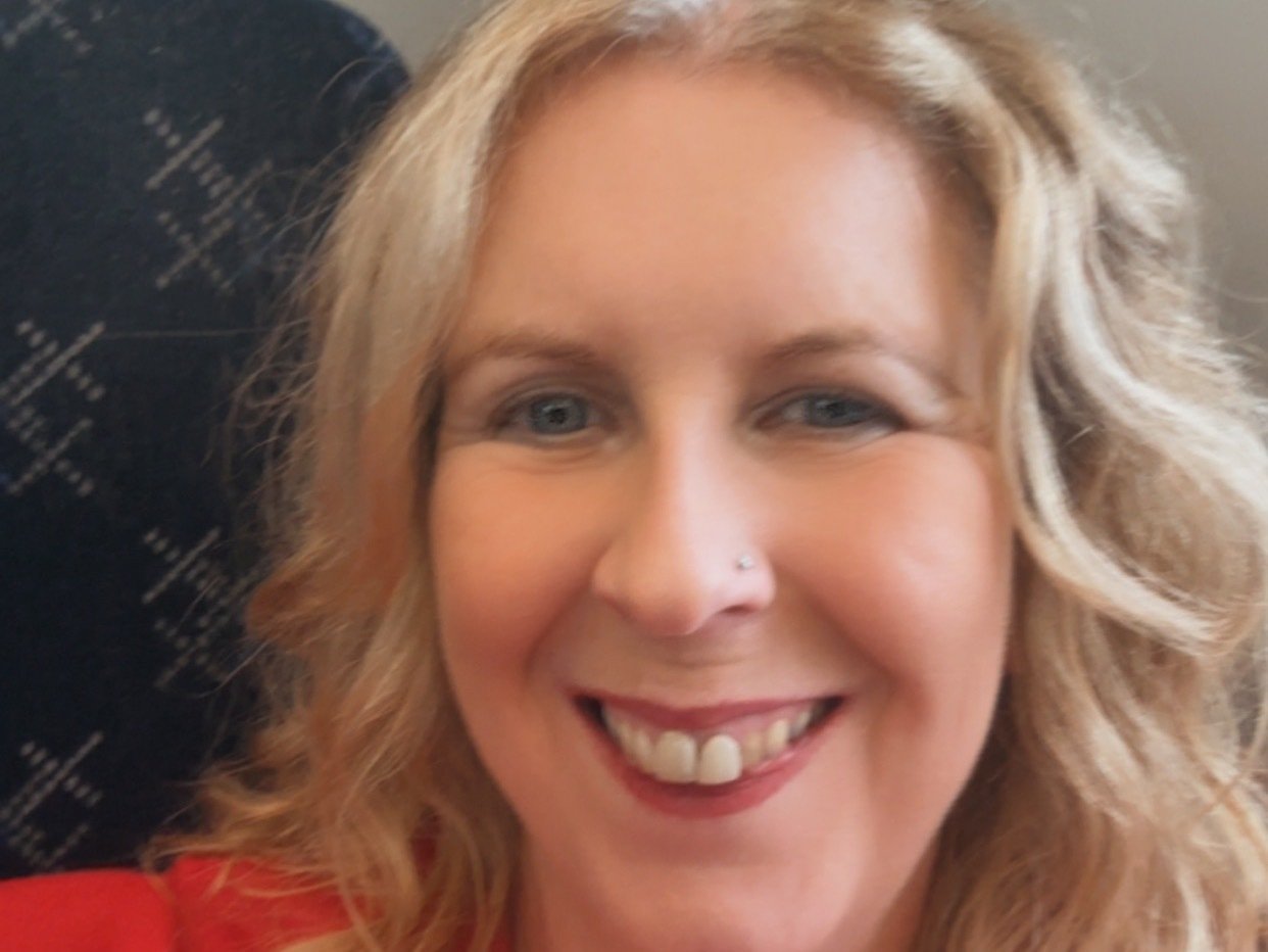 Curlyblonde22 photo 7
